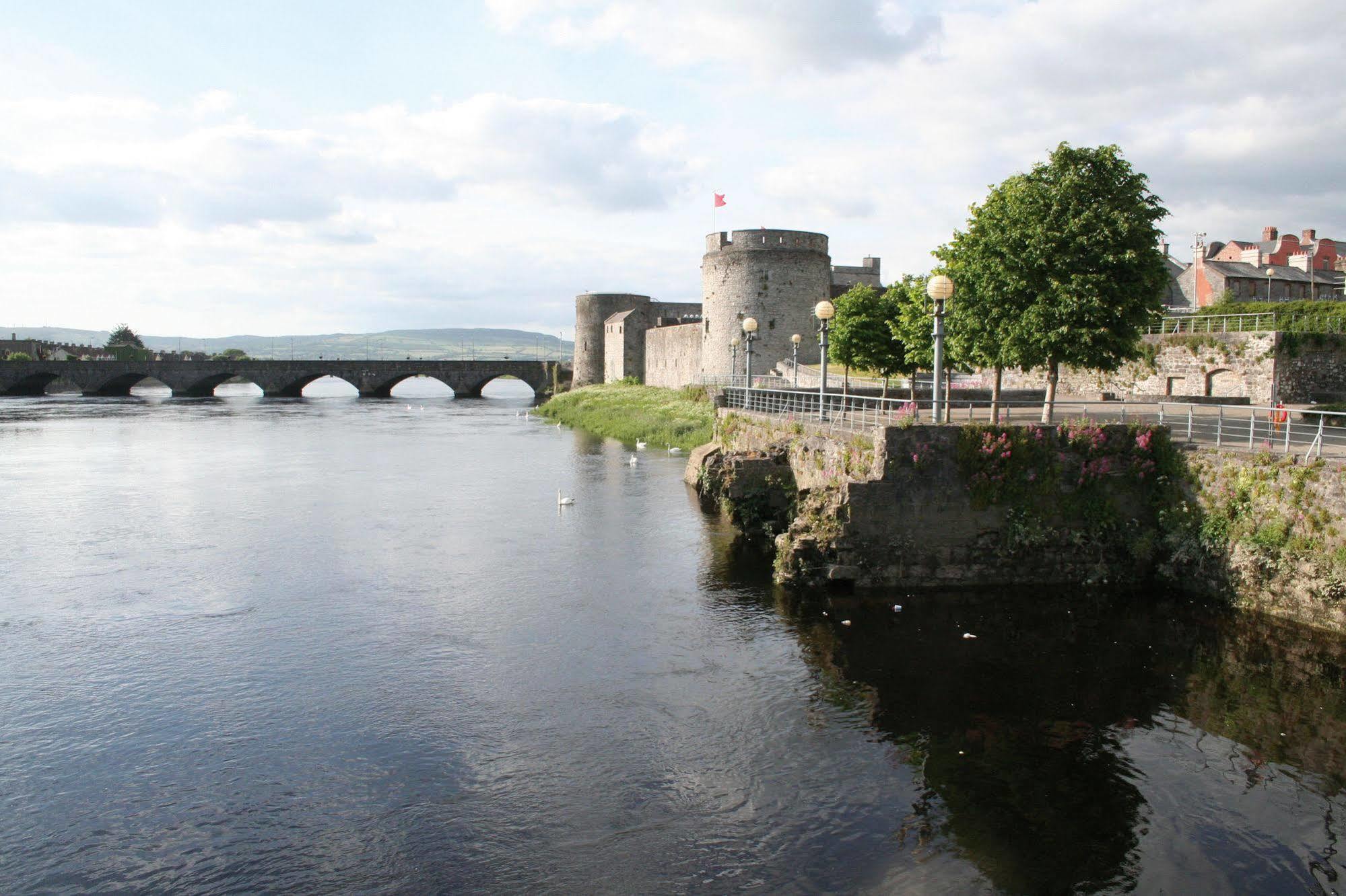 Troy Self Catering Village Limerick Ireland Экстерьер фото